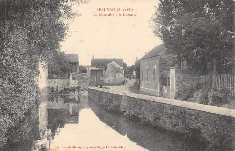 Carte postale ancienne Beauvais La Mare Dite Le Gazon