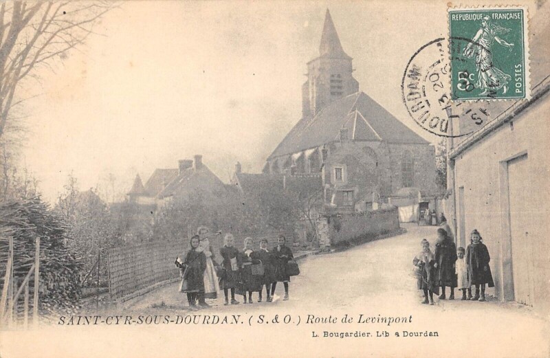 Carte postale ancienne Saint Cyr Sous Dourdan Route De Levinpont à Dourdan