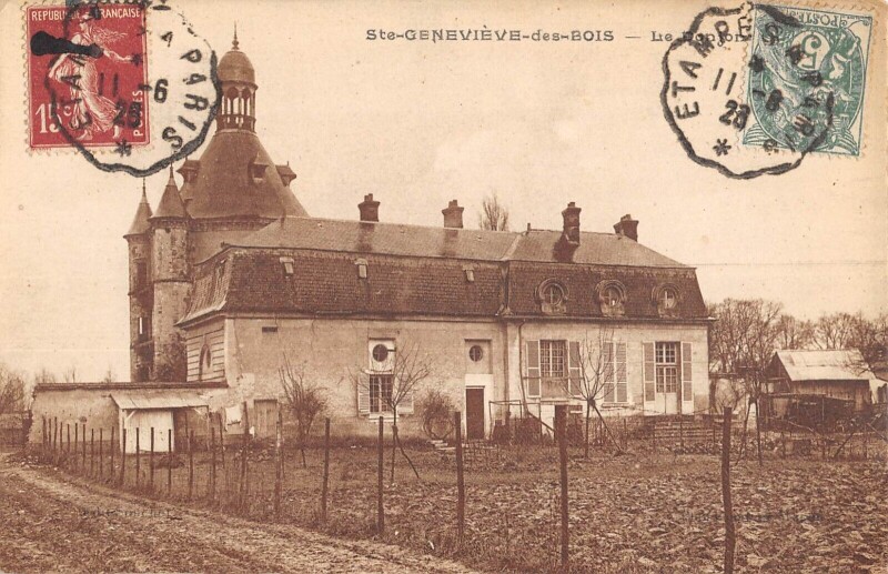 Carte postale ancienne Sainte Genevieve Des Bois Le Donjon