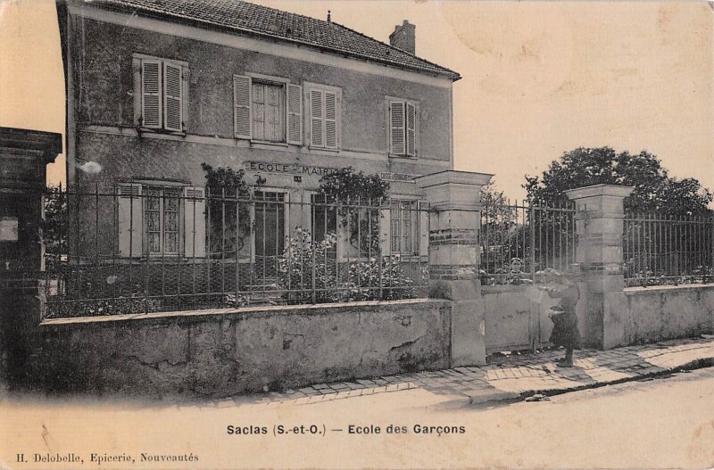 Carte postale ancienne Saclas Ecole Des Garcons à Saclas