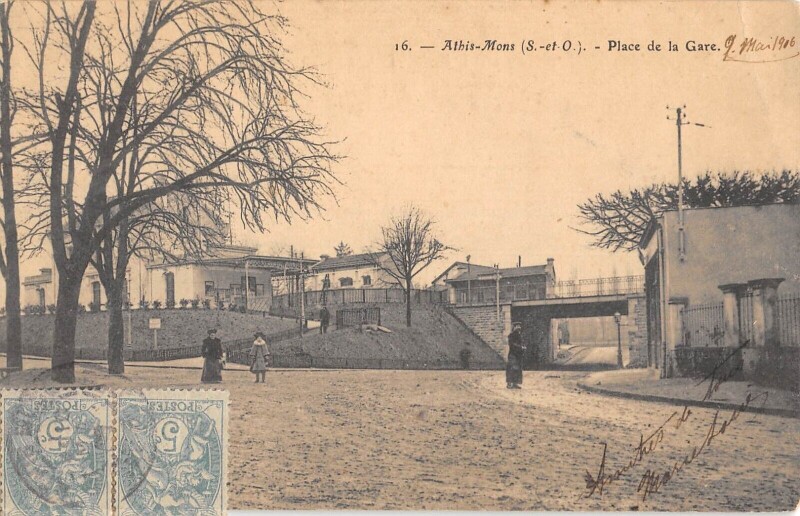 Carte postale ancienne Athis Mons Place De La Gare à Athis-Mons