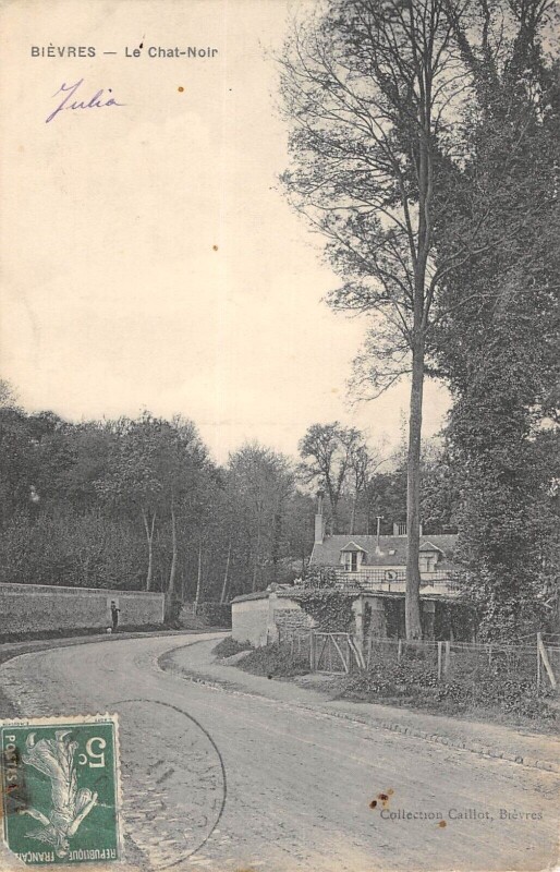 Carte postale ancienne Bievres Le Chat Noir