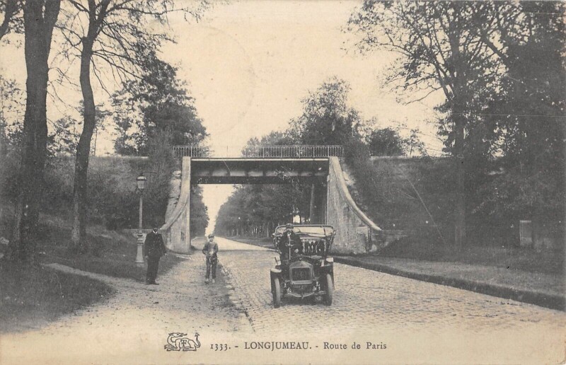 Carte postale ancienne Longjumeau Route De Paris à Longjumeau