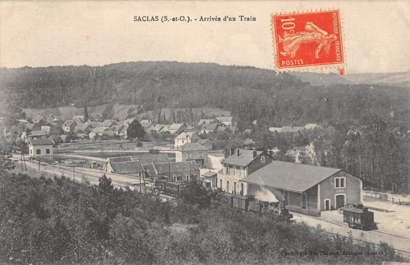 Carte postale ancienne Saclas Arrivee D'Un Train à Saclas