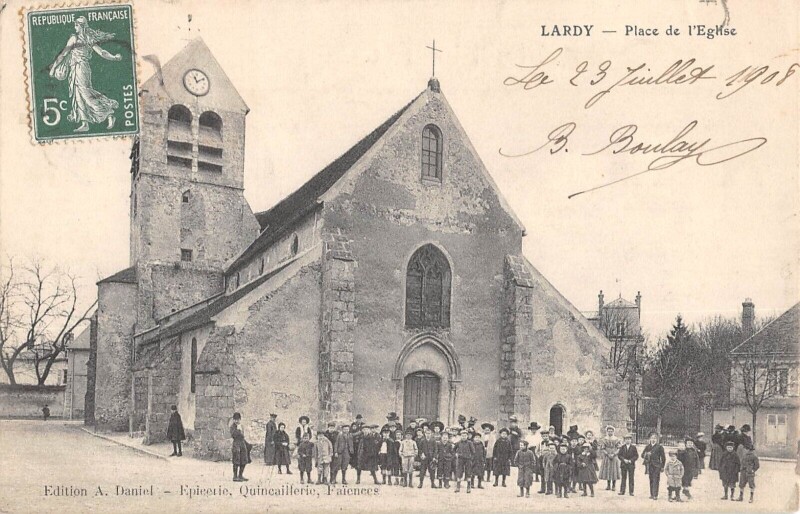 Carte postale ancienne Lardy Place De L'Eglise à Lardy