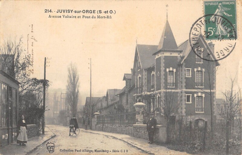 Carte postale ancienne Juvisy Sur Orge Avenue Voltaire Et Pont Du Mort Ru à Juvisy-sur-Orge