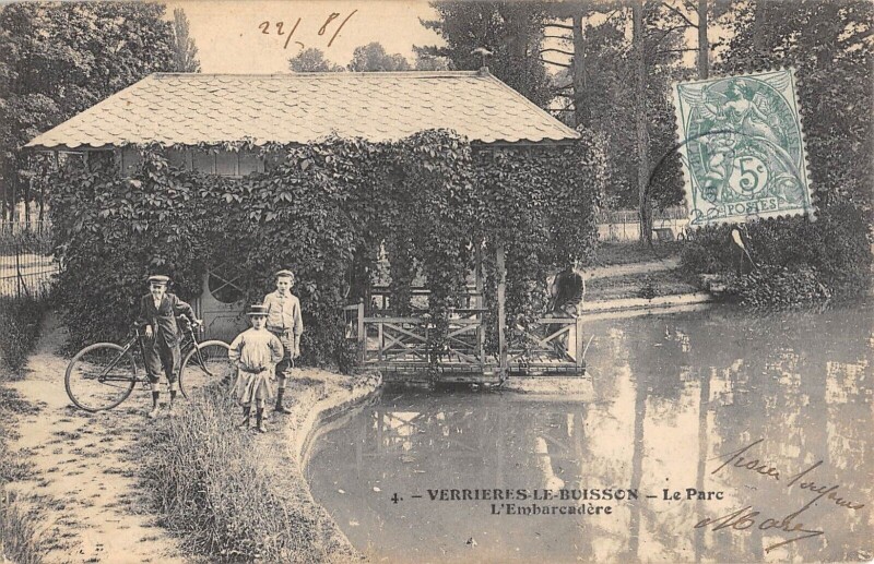 Carte postale ancienne Verrieres Le Buisson Le Parc Embarcadere