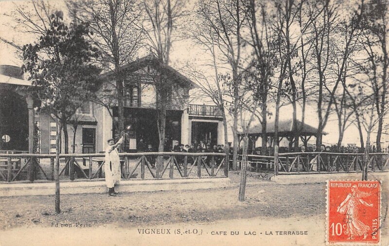 Carte postale ancienne Vigneux Cafe Du Lac La Terrasse