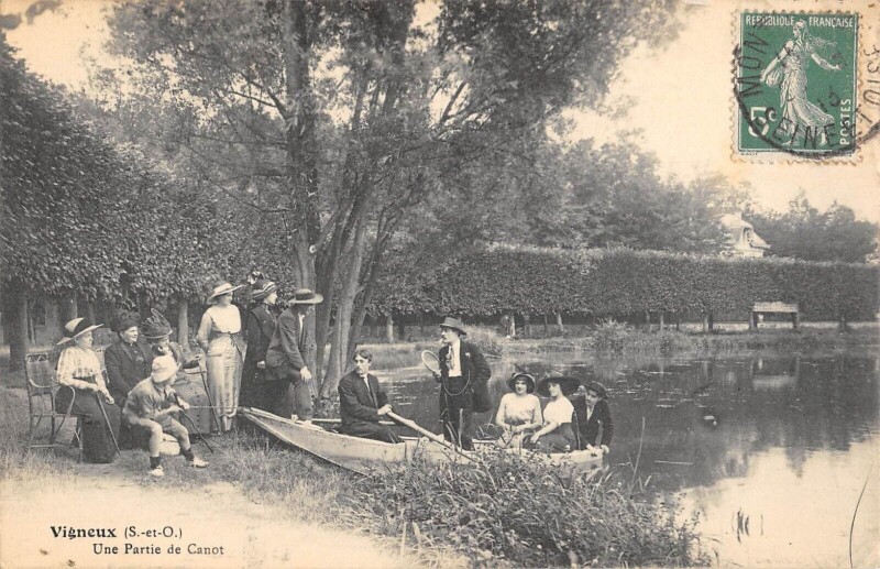 Carte postale ancienne Vigneux Une Partie De Canot