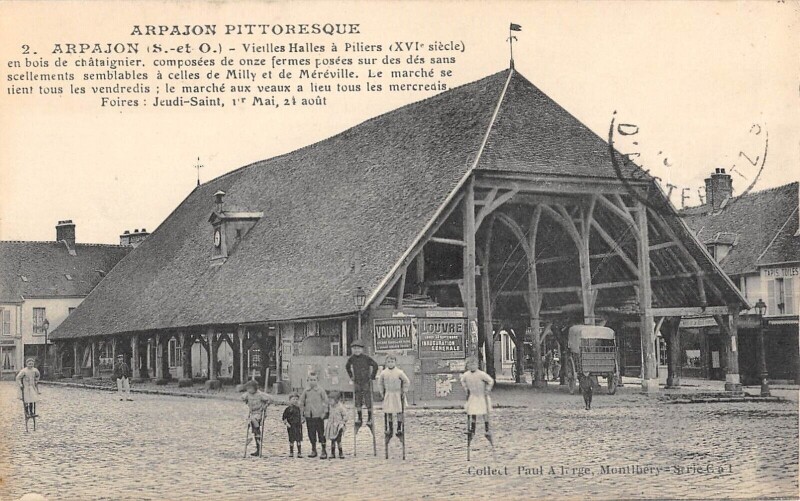 Carte postale ancienne Arpajon Vieilles Halles A Piliers à Arpajon