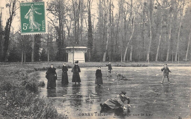 Carte postale ancienne Orsay L'Hiver Patinage Sur Le Lac à Orsay