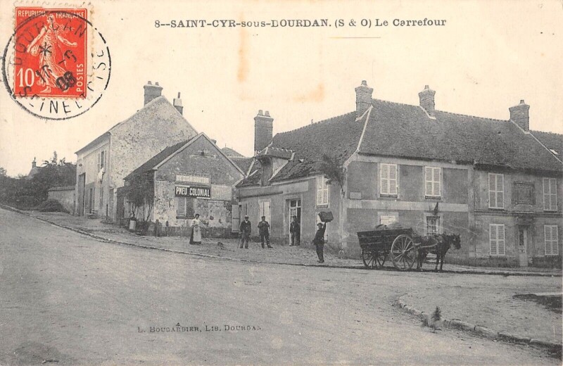 Carte postale ancienne Saint Cyr Sous Dourdan Le Carrefour à Dourdan