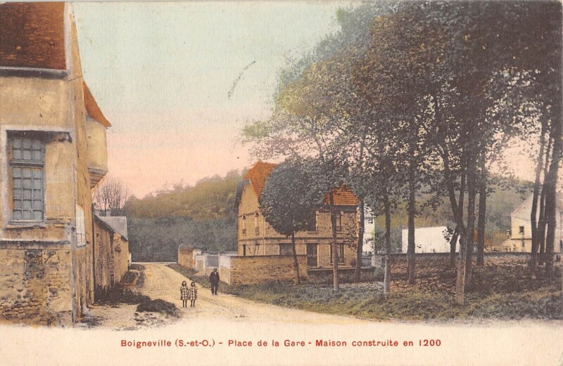 Carte postale ancienne Boigneville Place De La Gare à Boigneville
