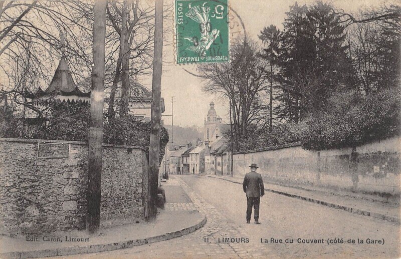 Carte postale ancienne Limours La Rue Du Couvent Cote De La Gare à Limours