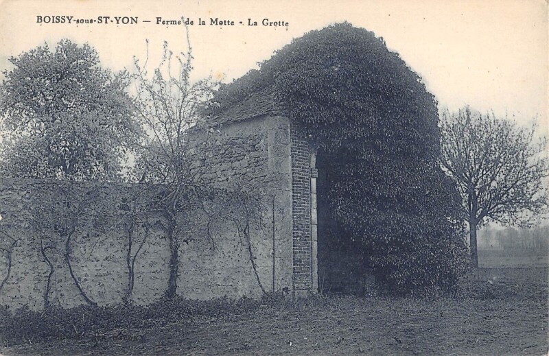 Carte postale ancienne Boissy Sous Saint Yon Ferme De La Motte La Grotte à Boissy-sous-Saint-Yon
