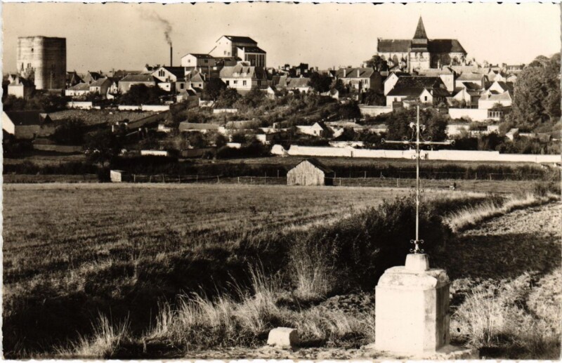 Carte postale ancienne Houdan - Panorama la Croix des Pelerins à Houdan