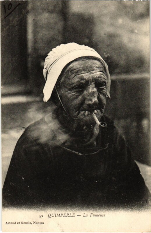 Carte postale ancienne Quimperle- La Fumeuse France à Quimper