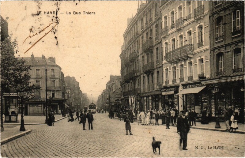 Carte postale ancienne Le Havre - La Rue Thiers au Havre