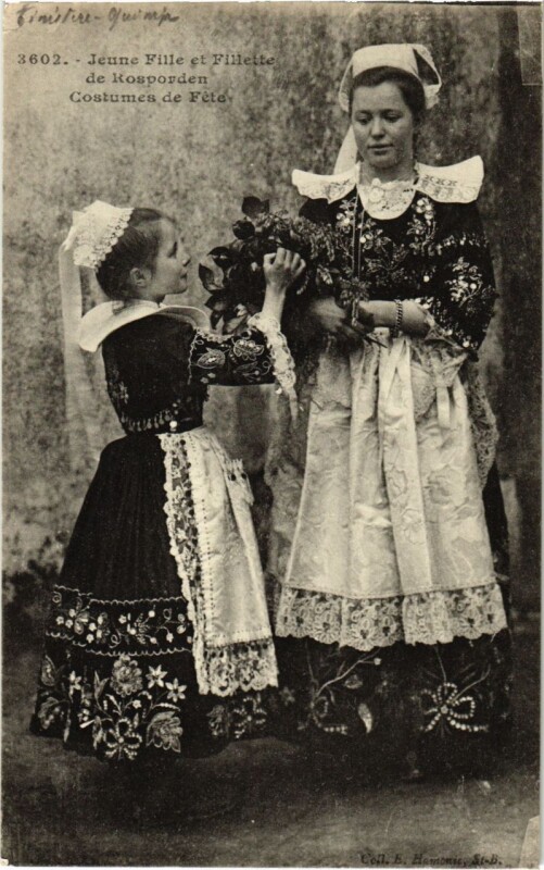 Carte postale ancienne Jeune Fille et Fillette de Rosporden - Costumes de Fete à Rosporden