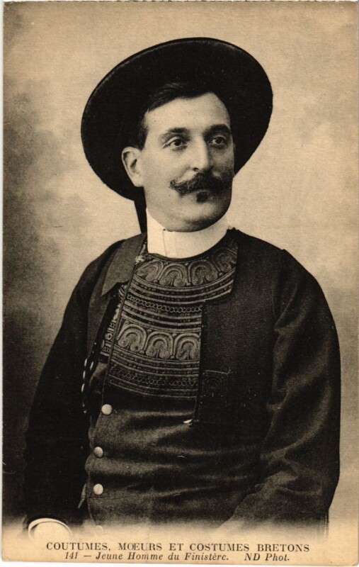 Carte postale ancienne Jeune Homme du Finistere - Coutumes Moeurs et Costumes Breton