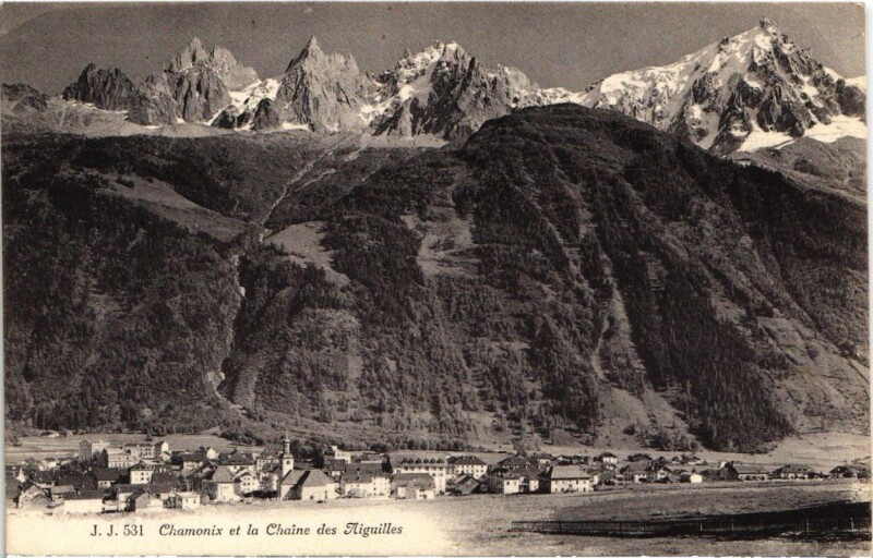 Carte postale ancienne Chamonix et la Chaine des AIGUILLEs