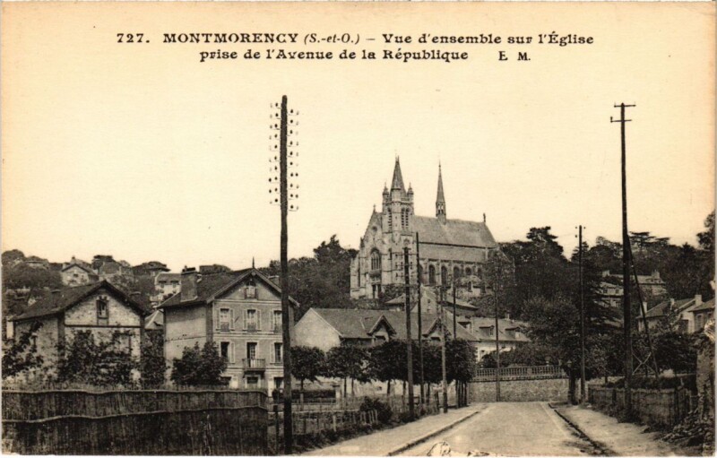 Carte postale ancienne Montmorency - Vue d'ensemble sur l'Eglise à Montmorency