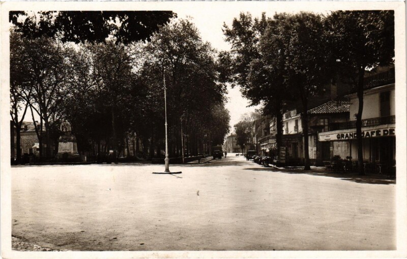 Carte postale ancienne Caussade Cours et jardin public à Caussade