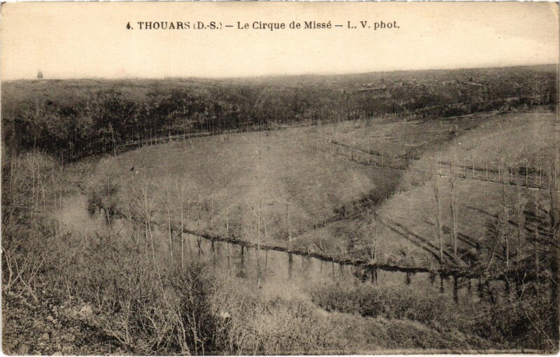 Carte postale ancienne Thouards - Le Cirque de Misse