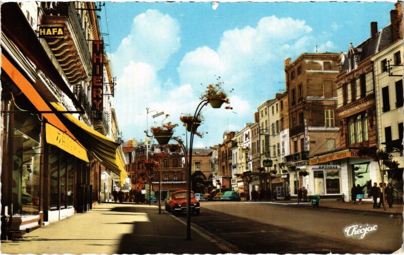 Carte postale ancienne Niort - La Rue Victor Hugo à Niort