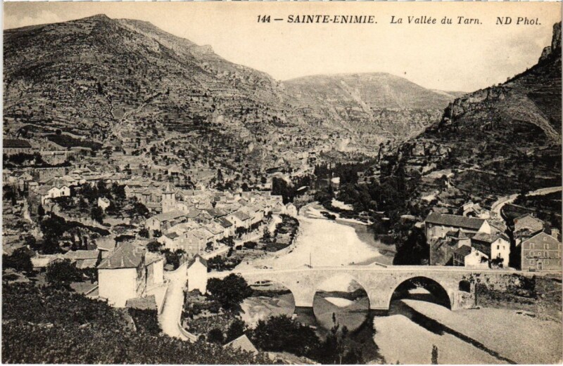 Carte postale ancienne Sainte-Enimie - La Vallée du Tarn