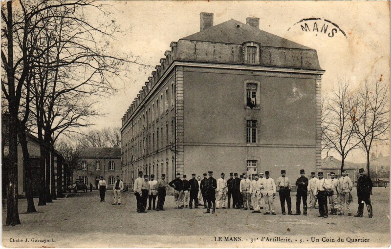 Carte postale ancienne Militaire - Le Mans - 31e d'Artillerie - Un Coin du Quartier au Mans