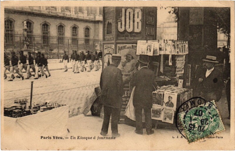 Carte postale ancienne Un Kiosque à Journaux à Paris 1er