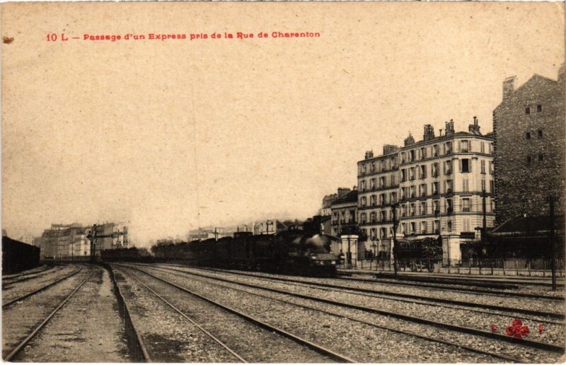 Carte postale ancienne Tout Paris 10 12e Passage d'un express Rue de Charenton