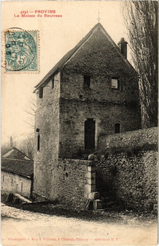 Carte postale ancienne Provins La Maison du Bourreau à Provins