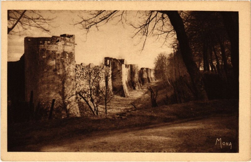 Carte postale ancienne Provins Tour aux Engins à Provins