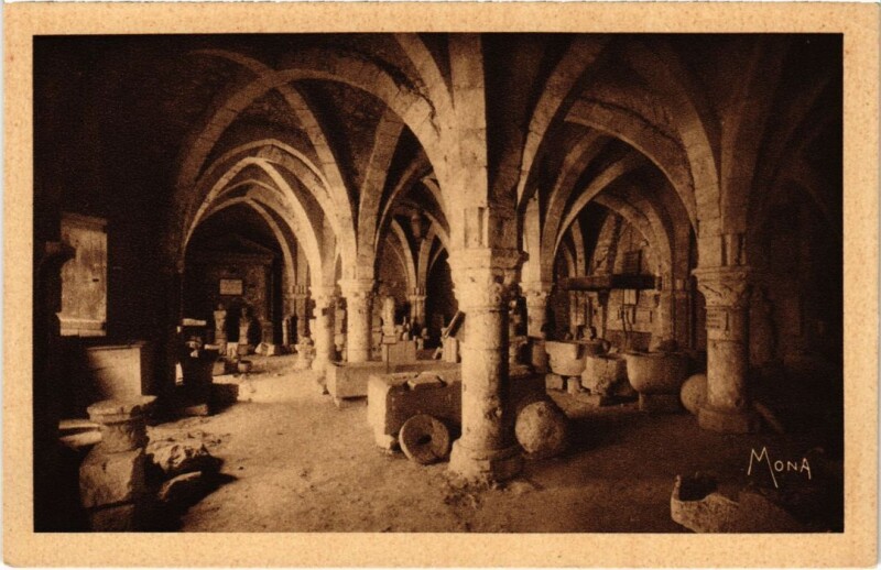 Carte postale ancienne Provins Interieur de la Grange aux Dimes à Provins
