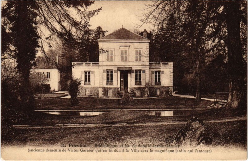Carte postale ancienne Provins Bibliotheque et Musee dans le Jardin Garnier à Provins