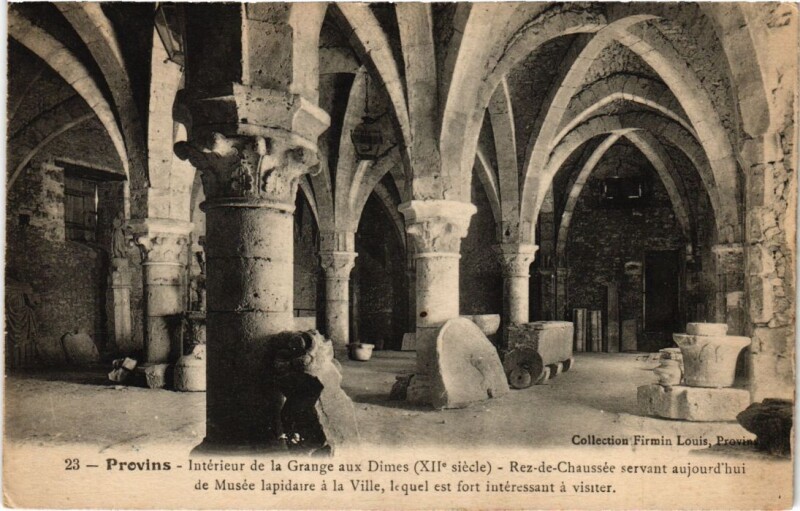 Carte postale ancienne Provins Interieur de la Grange aux Dimes à Provins