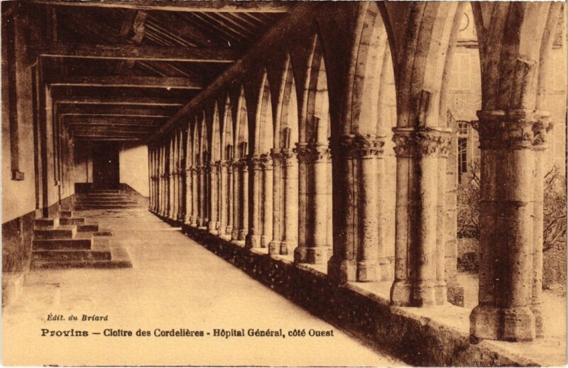 Carte postale ancienne Provins Hopital General Cloitre des Cordelieres à Provins