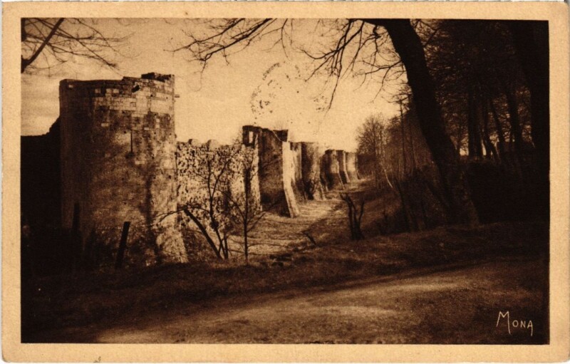 Carte postale ancienne Provins Tour aux Engins et ligne des remparts à Provins
