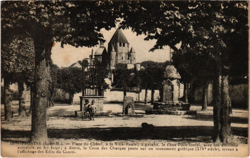 Carte postale ancienne Provins Place du Chatel à Provins