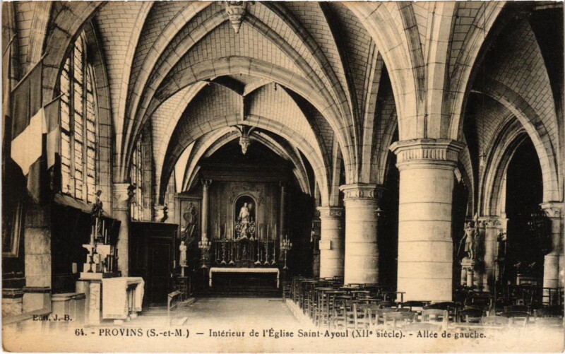 Carte postale ancienne Provins Interieur de l'Eglise Saint-Ayoul Allee de gauche à Provins