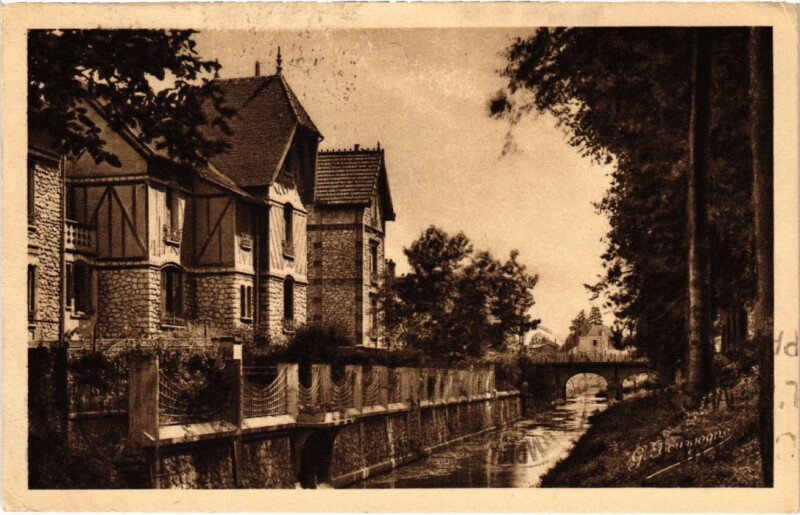 Carte postale ancienne Provins La Fausse Riviere et le Pont des Bordes à Provins