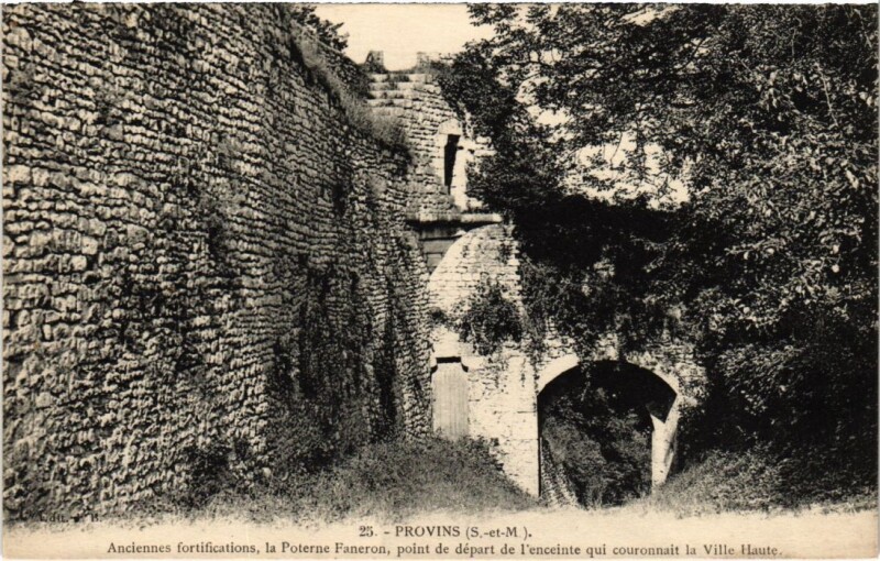 Carte postale ancienne Provins Anciennes Fortifications à Provins