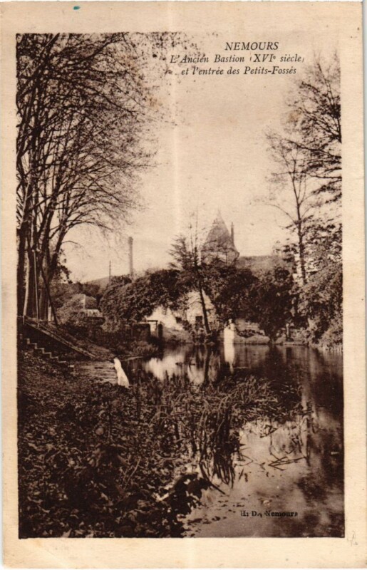 Carte postale ancienne Nemours Ancien Bastion et entree des Petits Fosses à Nemours