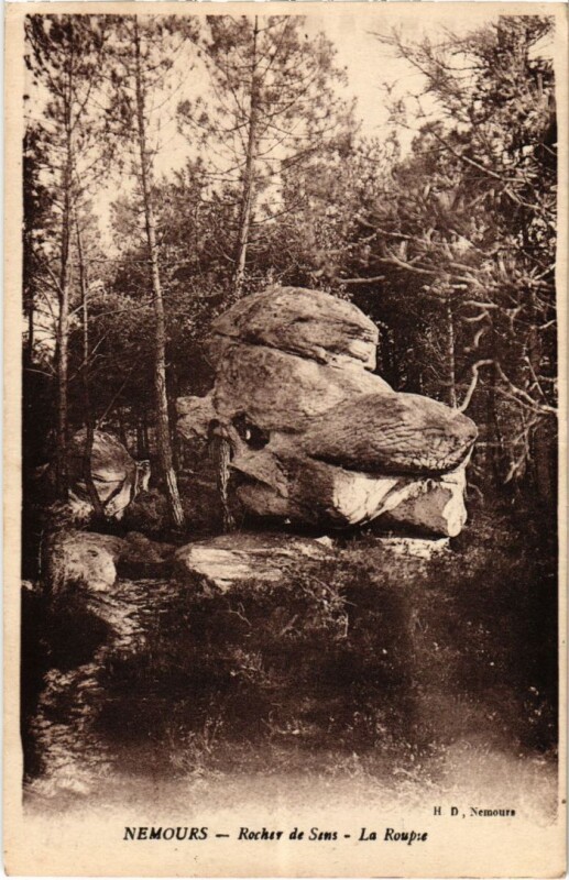 Carte postale ancienne Nemours Rocher de Sens La Roupie à Nemours