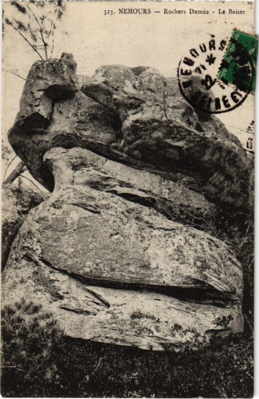 Carte postale ancienne Nemours Rochers Dumee Le Baiser à Nemours