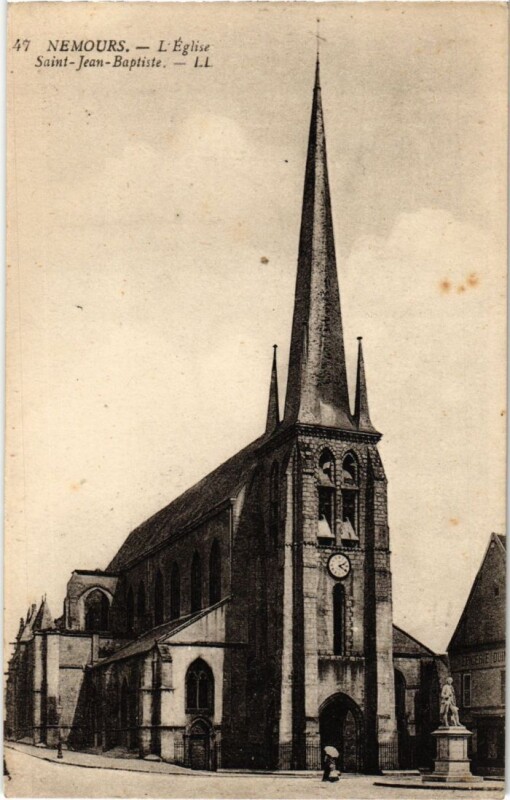 Carte postale ancienne Nemours Eglise Saint Jean Baptiste à Nemours