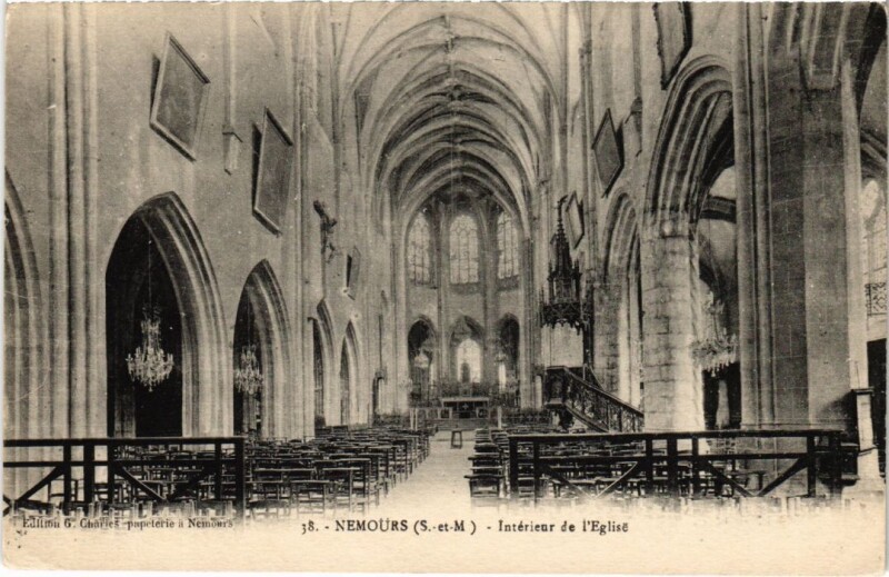 Carte postale ancienne Nemours Interieur de l'Eglise à Nemours