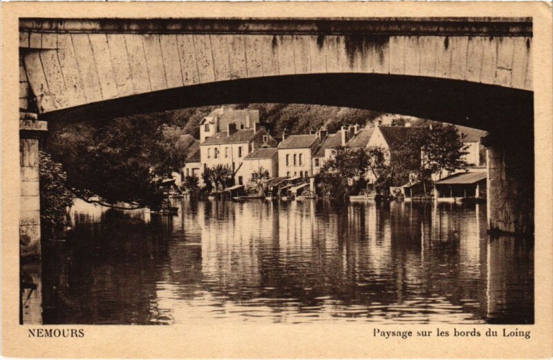 Carte postale ancienne Nemours Paysage sur les bords du Loing à Nemours